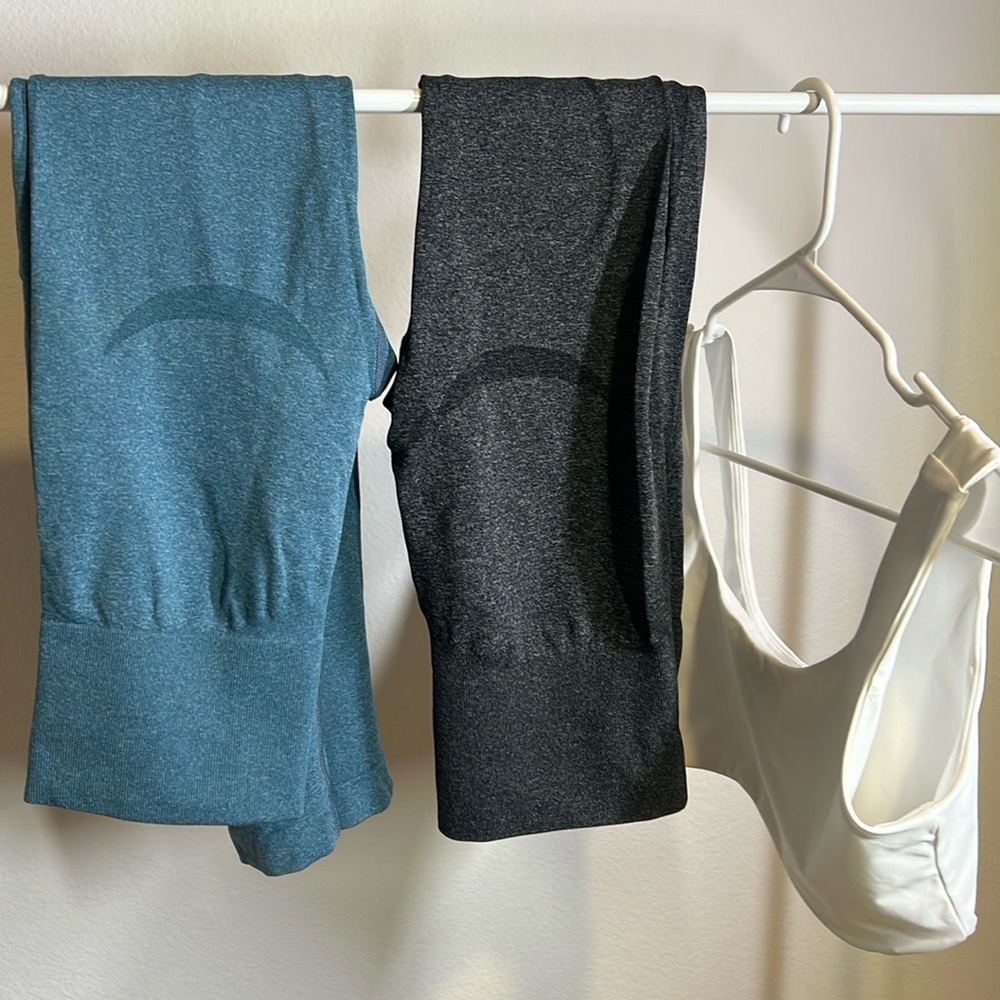 2 Leggings & 1 sports bra
